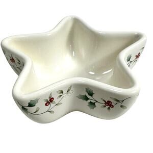 Pfaltzgraff Winterberry Star Shaped Accent Candy Nut Dish